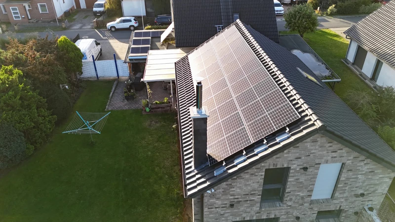 Photovoltaik Komplettsystem – Montage Einfamilienhaus Hambühren